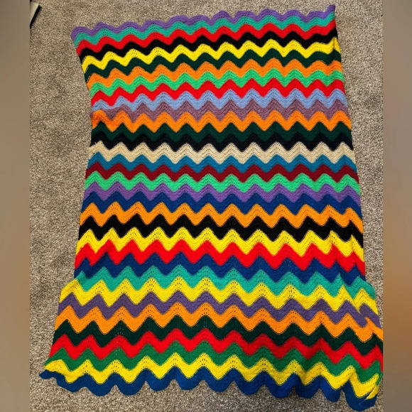 VINTAGE Crochet Rainbow Stripe Zig Zag Chevron Quilted Afghan Homemade Grandma - Picture 2 of 2